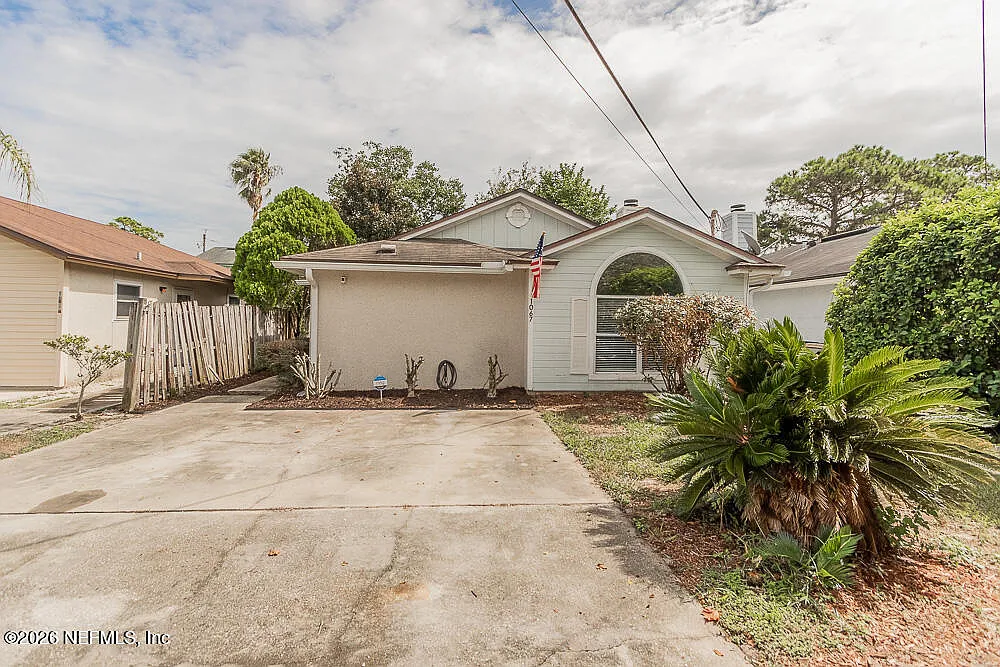 3 bed, 2.0 bath, 1164 sqft, $2,500 — Photo 1