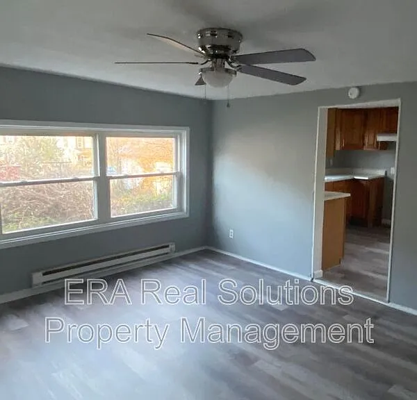 225 N 2nd St — Photo 4