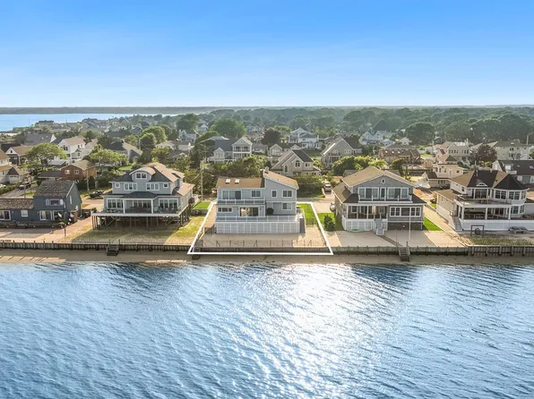 23 Shinnecock Rd, East Quogue, NY 11942