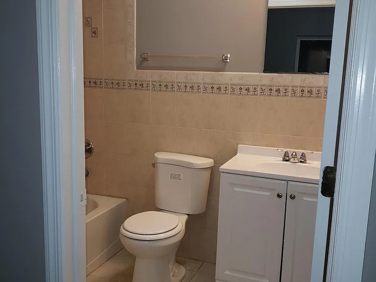 1086 William St #2 — Photo 7