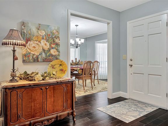 2nd image of 406 Trailwood Cir