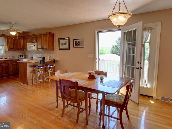 5th image of 221 Fairlane Dr