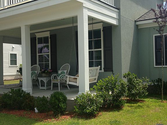 Breezy Front Porch Swing 