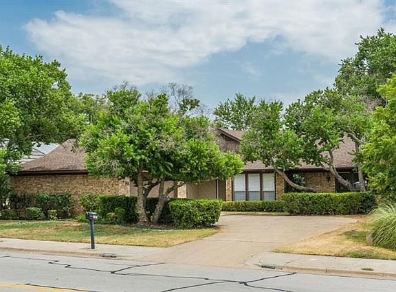 2nd image of 3205 Woodside Dr