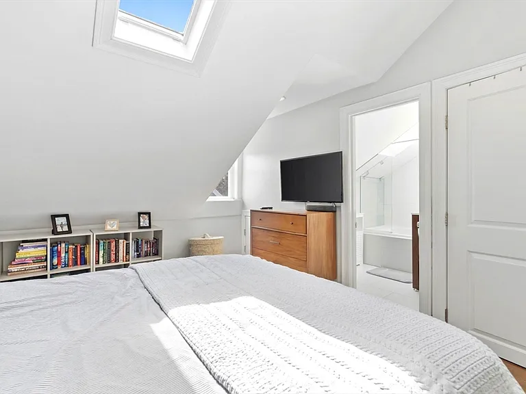 77 Green St #2 — Photo 12