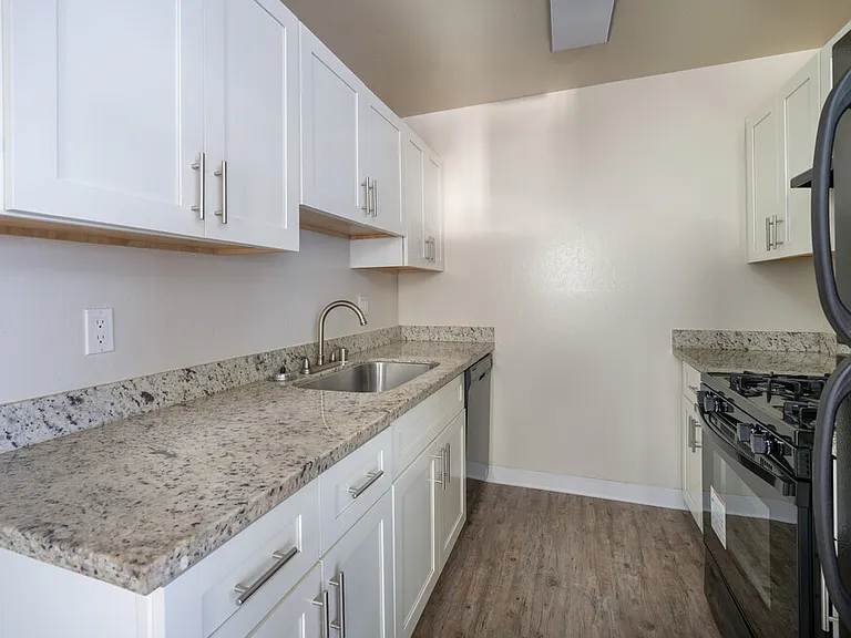 Kingston Place Apartments — Photo 14