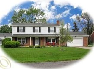 32308 Red Clover Rd, Farmington Hills, MI 48334