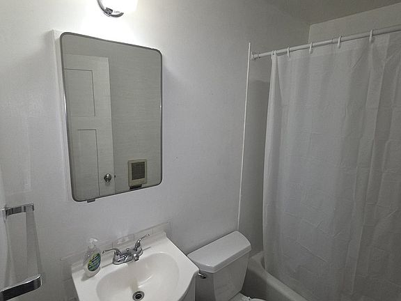 4th image of 547 E Rockwell Ave