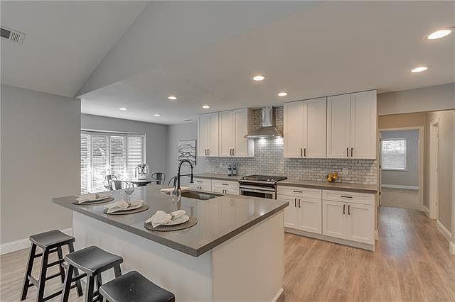 1st image of 4228 Mendenhall Dr