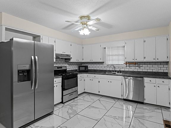 5th image of 1310 Elm Dr SE