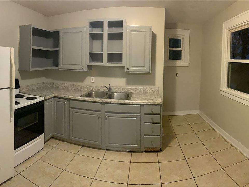 Kitchen with Eating Area