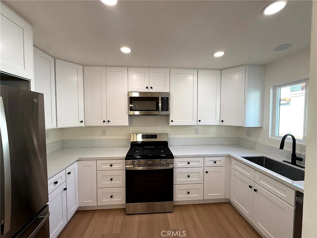 2 bed, 999 sqft, $2,900 — Photo 2