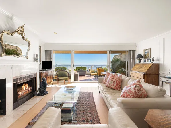 2274 Folkestone Way #102, West Vancouver, BC V7S 2X7