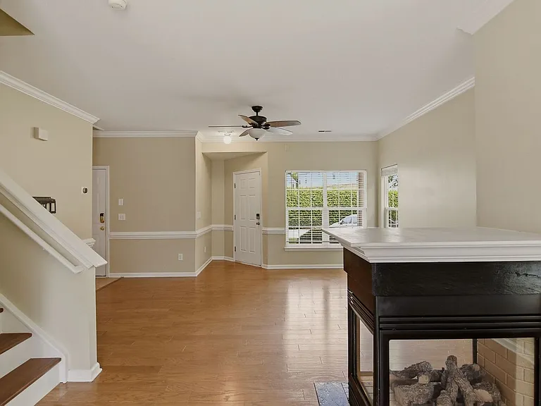 3930 Fountain Village Cir — Photo 6