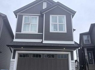 229 W Edith Rd NW, Calgary, AB T3R 2C7
