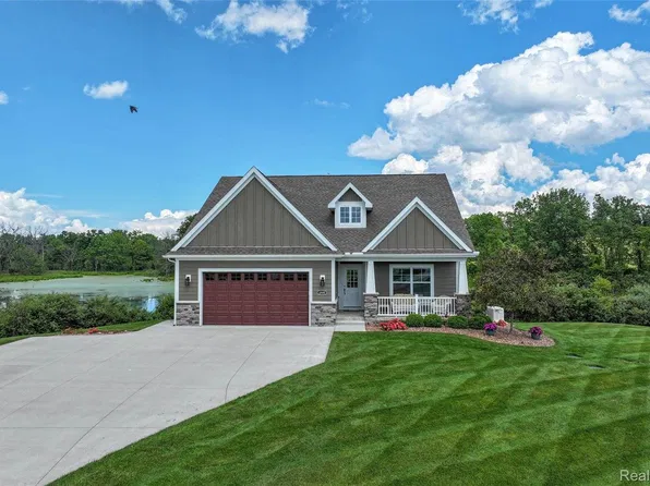 4800 Chestnut Springs Dr, Howell, MI 48843