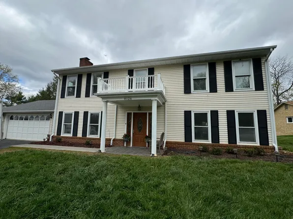 8126 Running Deer Ln, Roanoke, VA 24019