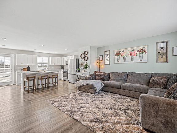 3rd image of 7906 Deer Crossing Dr