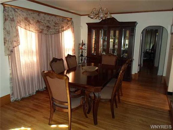 5th image of 204 Lasalle Ave