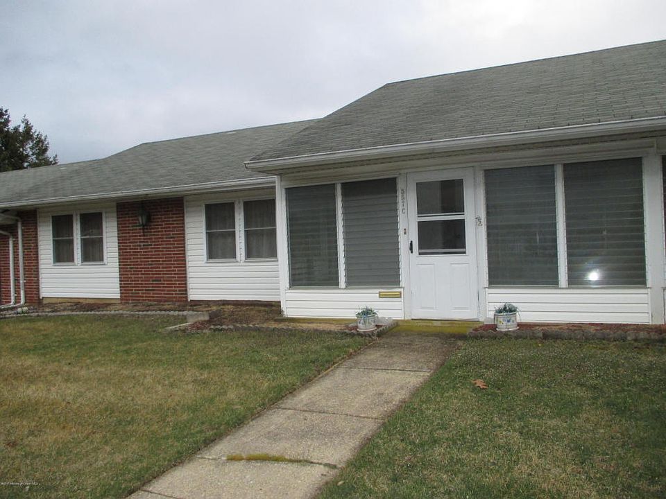 1st image of 557C Sheffield Ct #100C