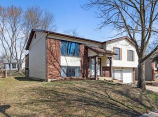341 Bellestri Dr, Ballwin, MO