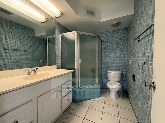 5th image of 120 Isle Of Venice Dr APT 2