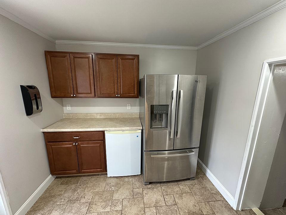 1st image of 2705 E Somerset St