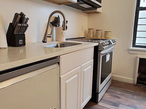 4th image of 112-24 Northern Blvd #4G