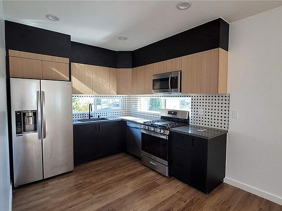 5th image of 6034 1/2 Craner Ave