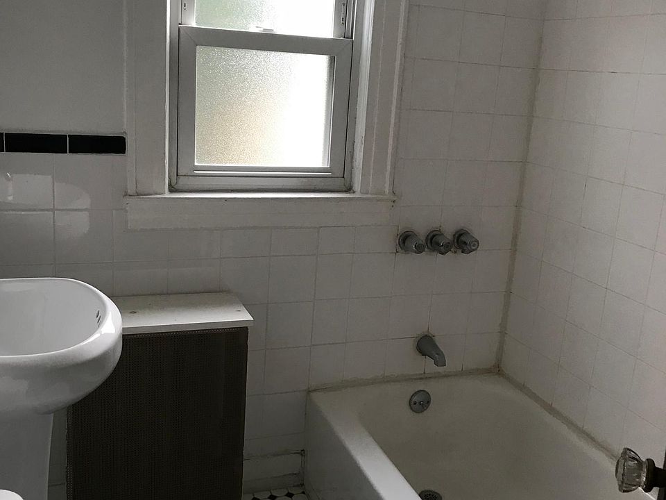 1st image of 11520 142nd St
