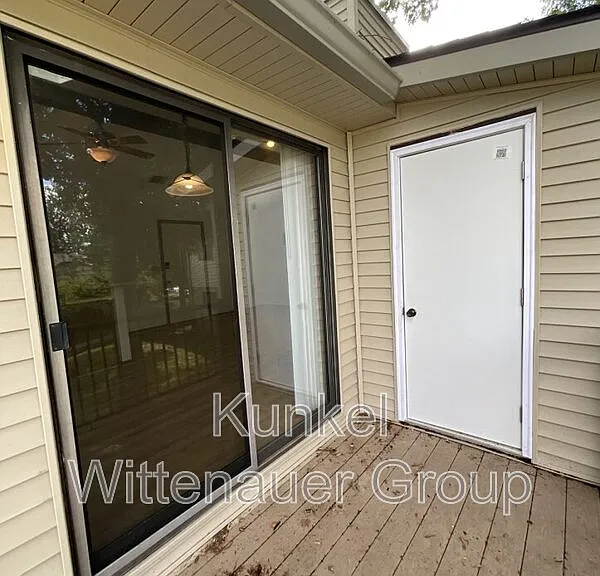 225 Eagle Rdg — Photo 2