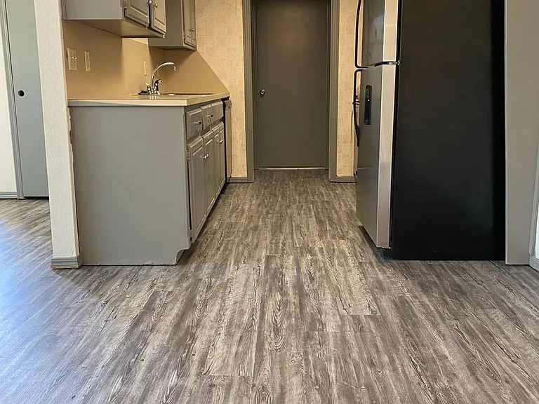 4201 Colony Dr — Photo 3