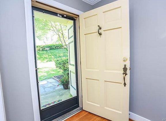 2nd image of 3130 Darnley Dr