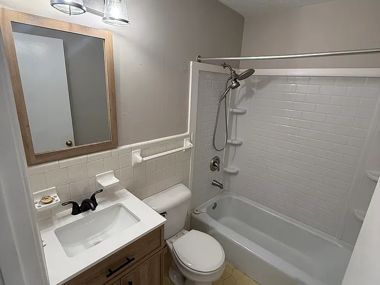 Charlestown House Apartments — Photo 12