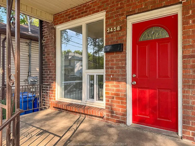 3458 Harris St — Photo 2