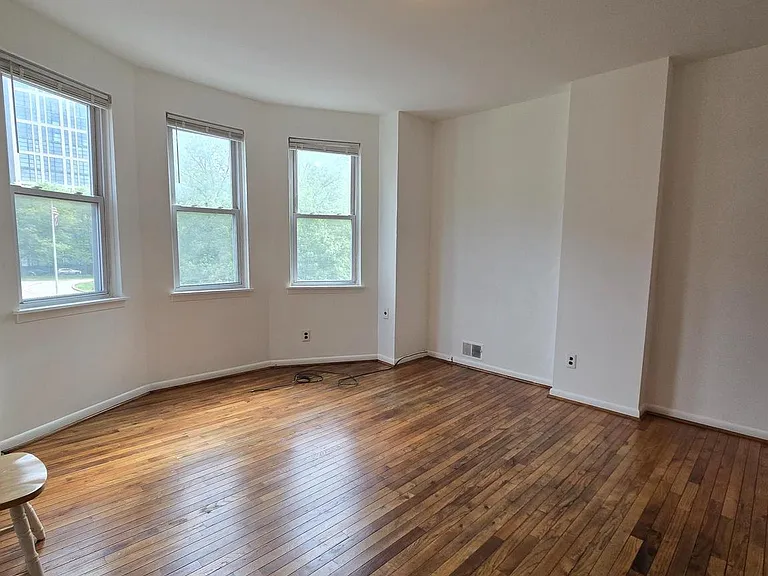 1351 Christian St — Photo 14