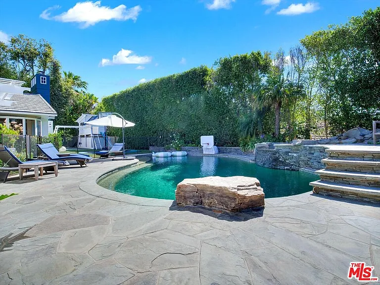 1056 Corsica Dr — Photo 54