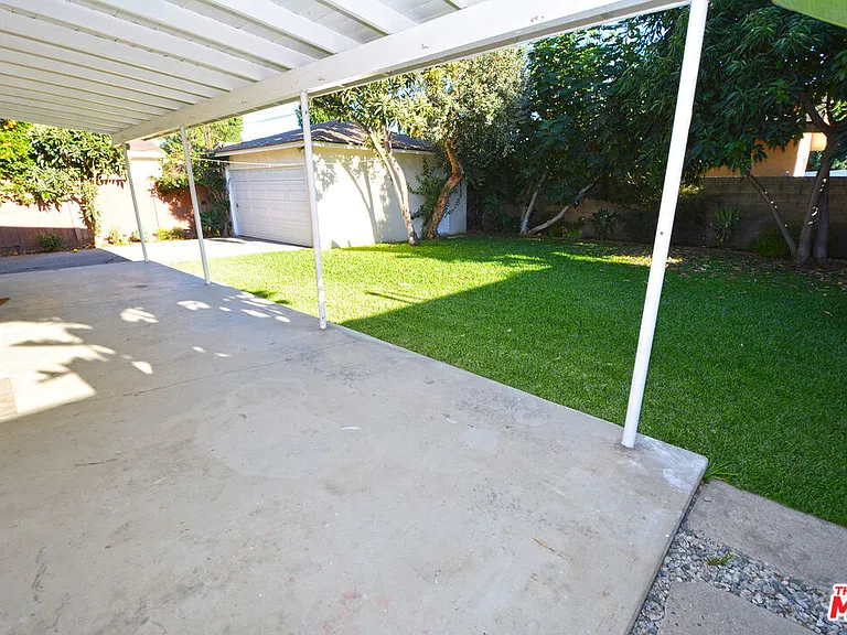 12944 Haynes St — Photo 32