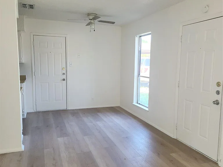 905 Fieldwood Dr #B — Photo 6