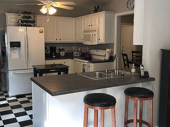 Kitchen with bar