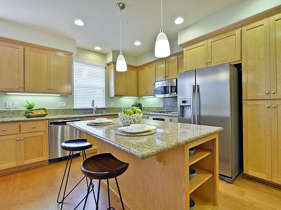 4th image of 2115 Santoro Ln
