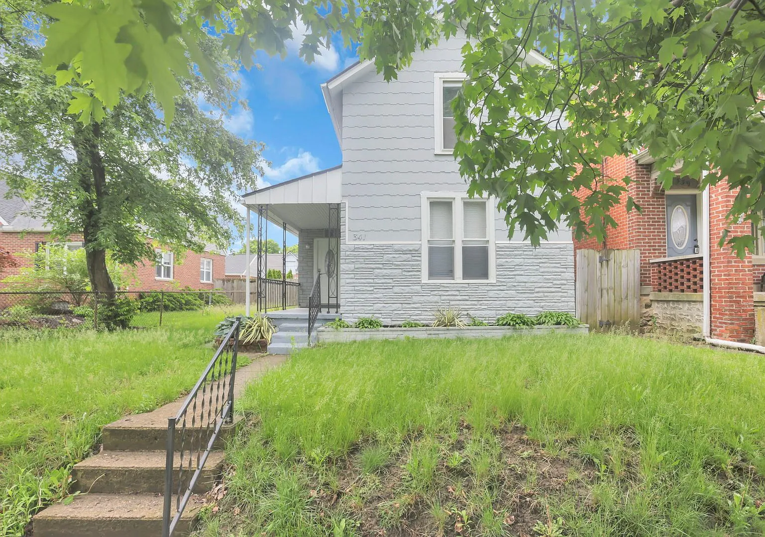 341 E Markison Ave — Photo 3