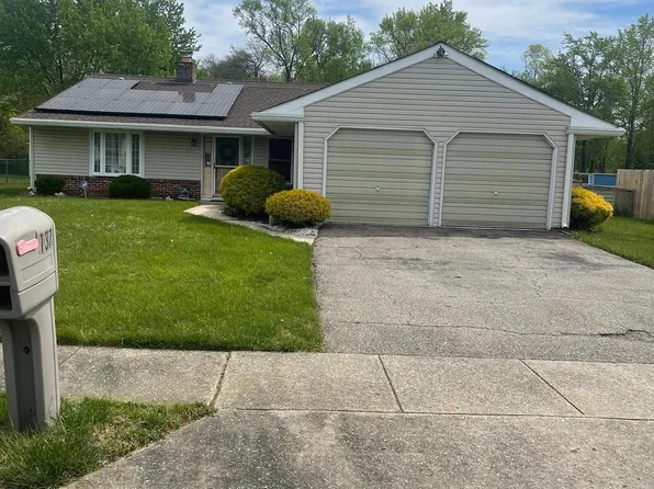137 Arbor Meadow Dr, Sicklerville, NJ 08081