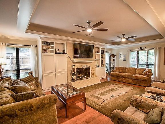 2nd image of 1611 Leisure Ln