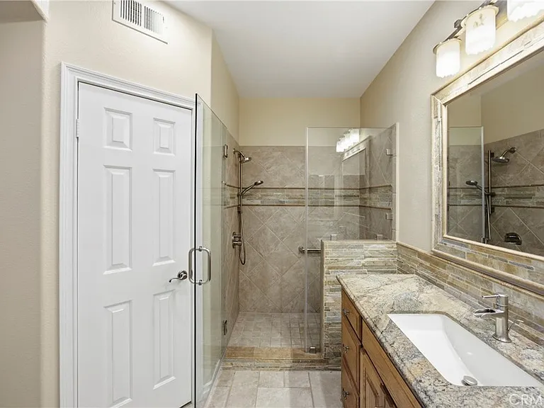 1059 S Positano Ave — Photo 24
