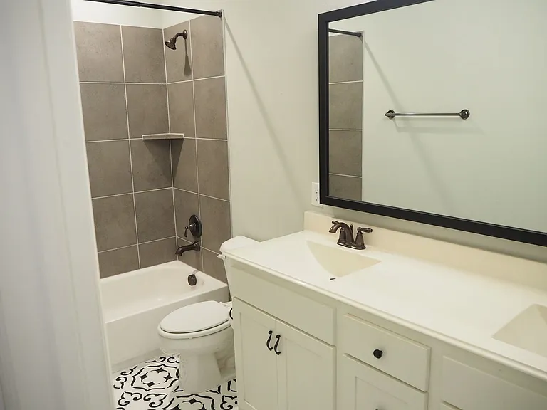 4129 Broadway Ave — Photo 24