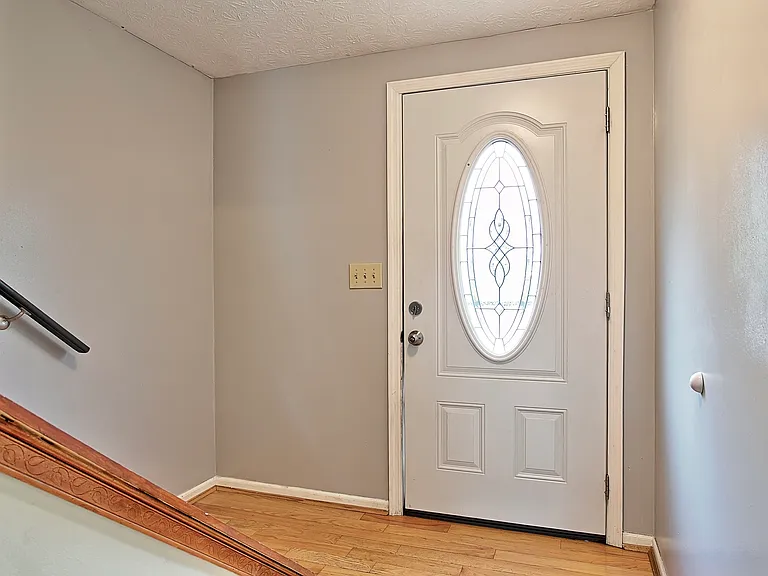 464 Vancover Ct — Photo 2