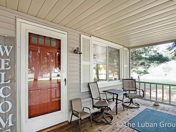 5th image of 4734 Leonard St