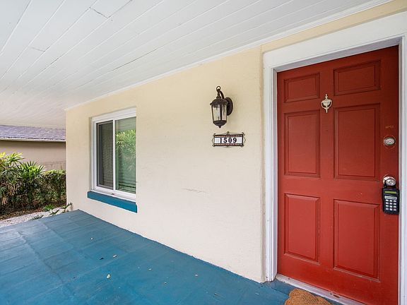 3rd image of 1509 Hillside Dr