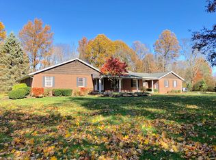 123 Meadow Ln, Peninsula, OH 44264